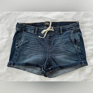 Torrid Women’s Blue Jean Shorts size 1X 14/16 with Drawstring and Elastic Waist
